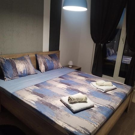 Skopje Sky City: High-Rise Apartments with Pool & Spa Access Exterior photo