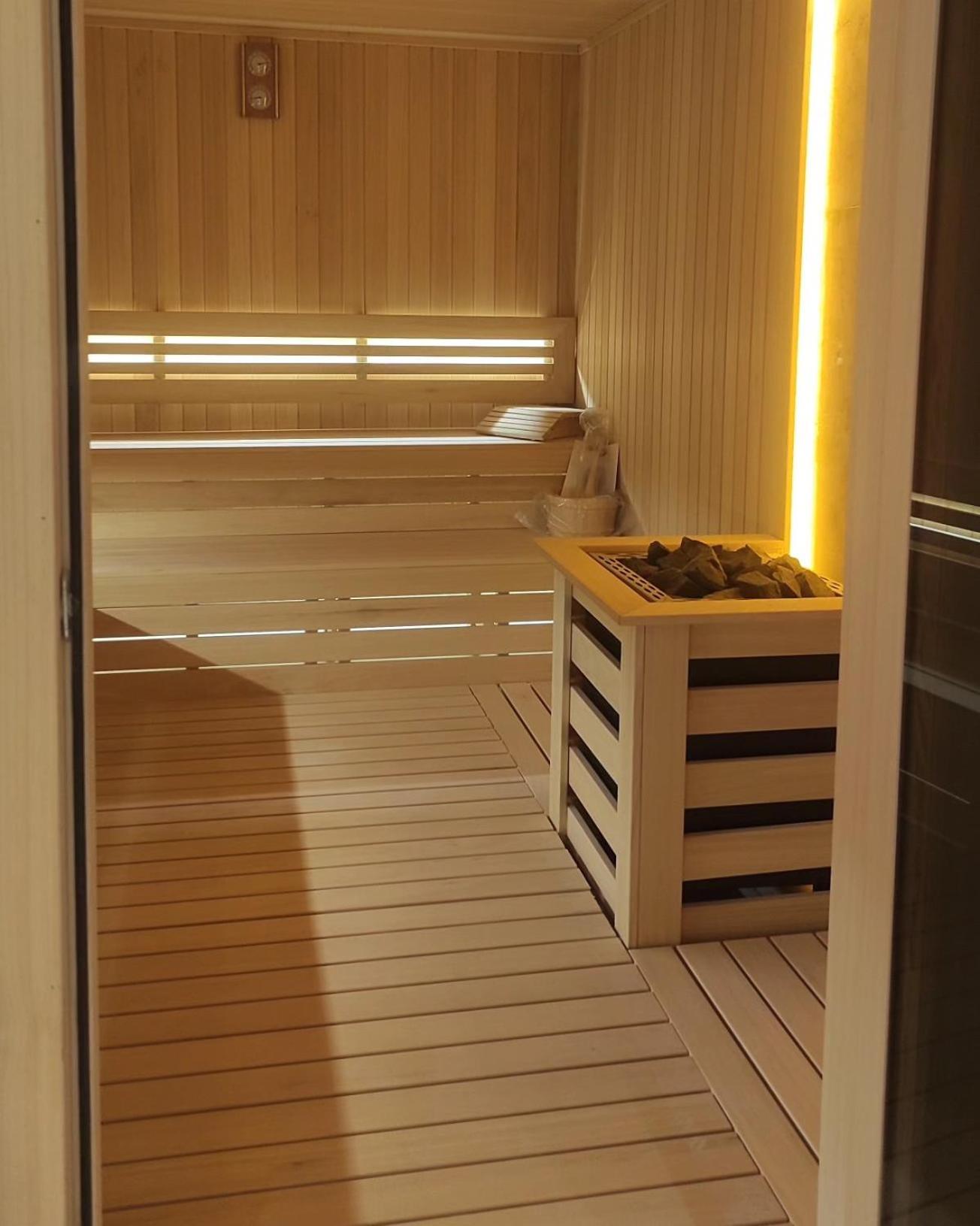Skopje Sky City: High-Rise Apartments with Pool & Spa Access Exterior photo