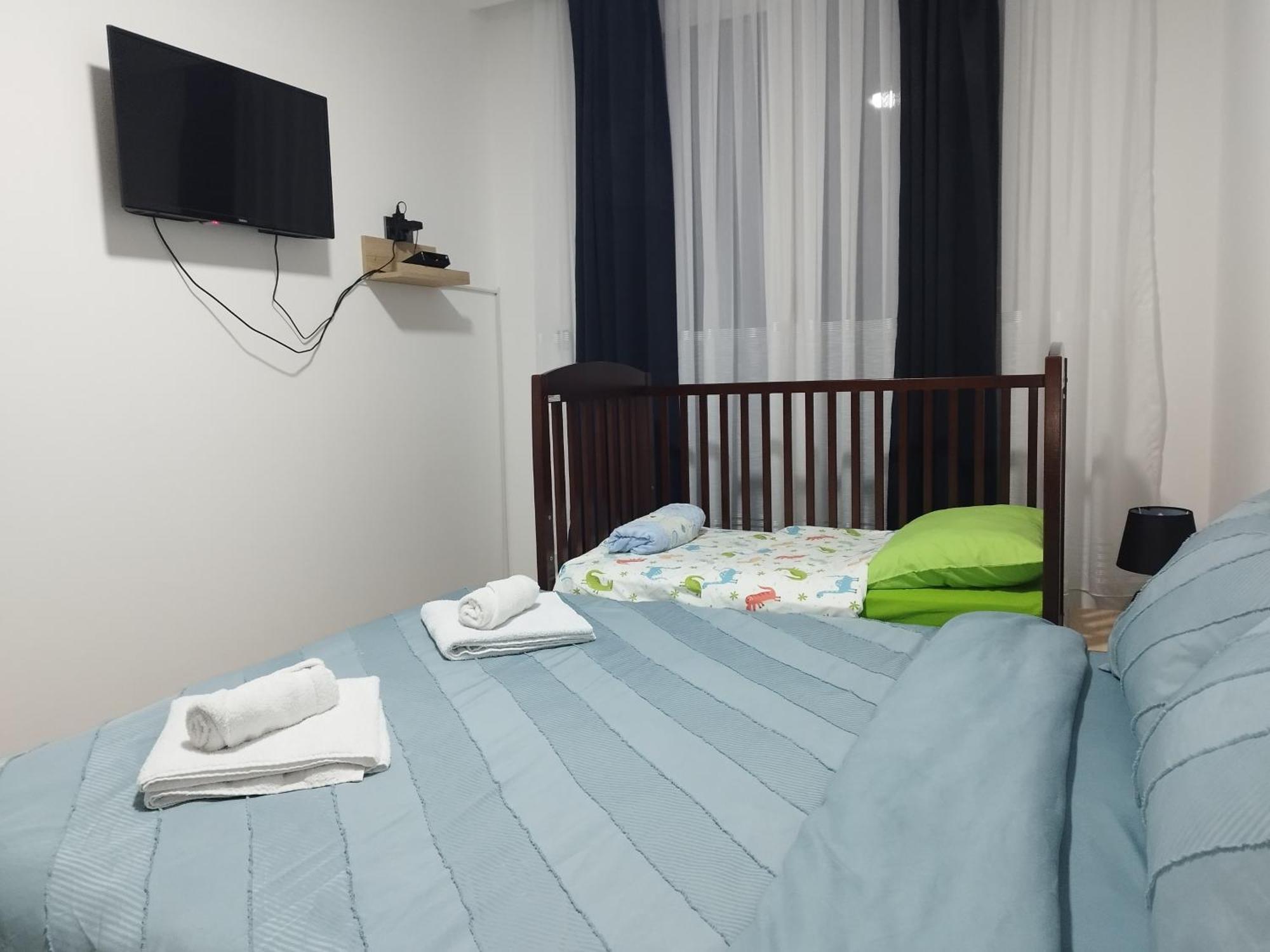 Skopje Sky City: High-Rise Apartments with Pool & Spa Access Exterior photo