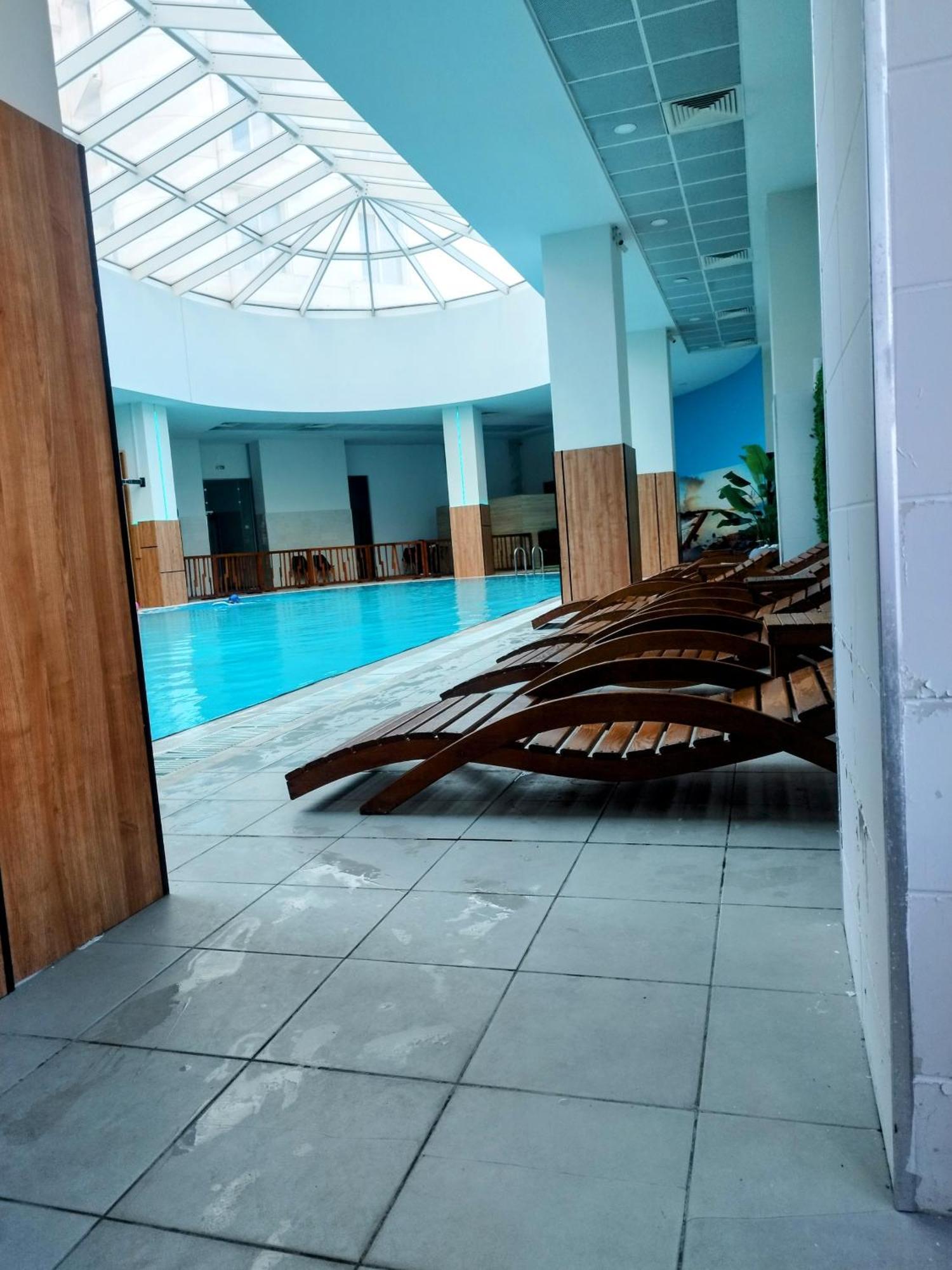 Skopje Sky City: High-Rise Apartments with Pool & Spa Access Exterior photo